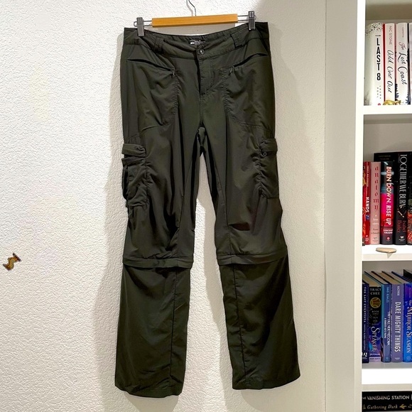 REI Pants - REI Convertible Pants Women’s Green Capri Zippered Technical Hiking Size 10